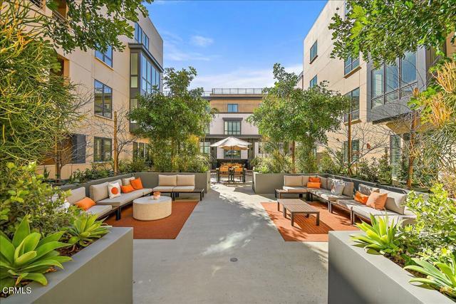 Building Photo - 39 N Los Robles Ave