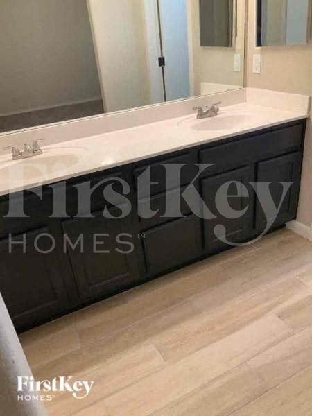 Building Photo - 10760 W Sands Dr