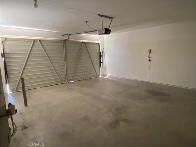 Building Photo - 1056 Sombra Way