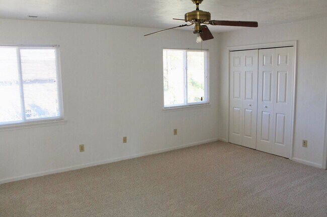 Building Photo - Chicks Beach Living! 3BR/2.5BA - Attached Garage, Private Cul-de-sac- Minutes to the BAY!