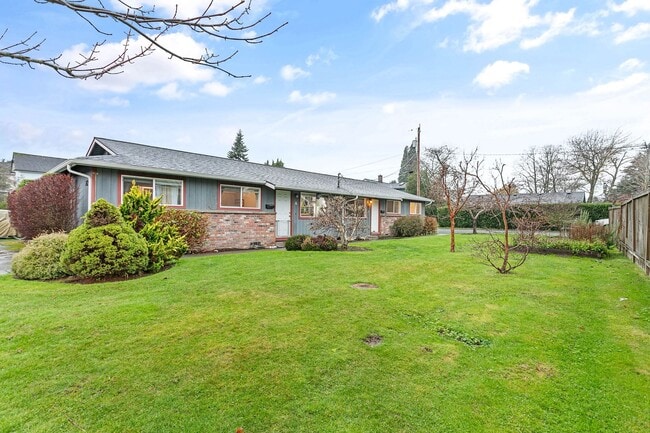 Building Photo - 2425 Spruce St