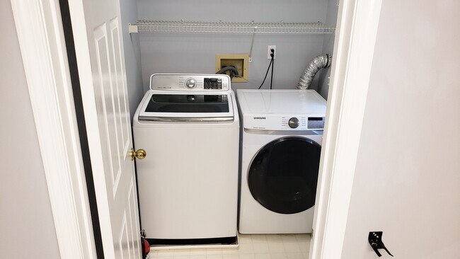 Building Photo - 6 Halstead Pl