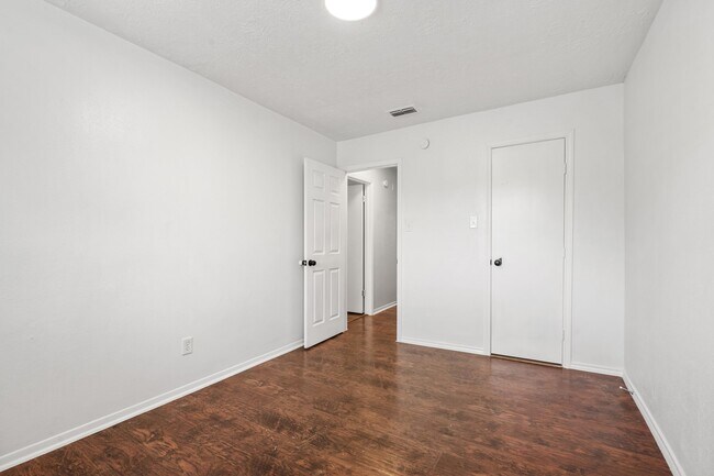 Building Photo - 7018 Stoney River Dr