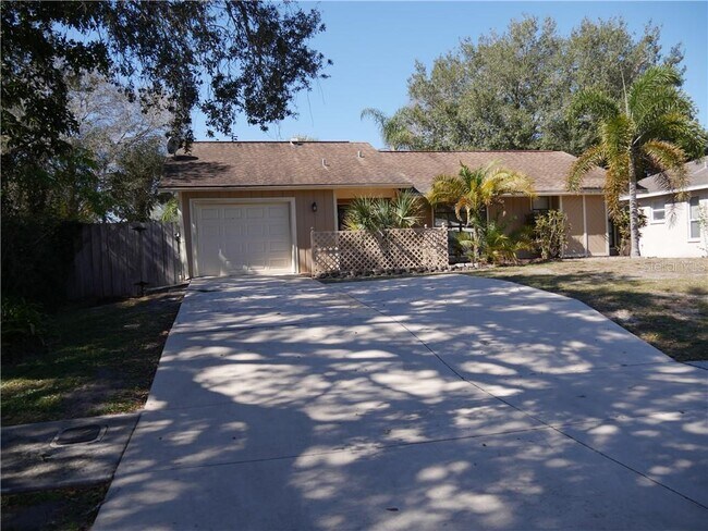 Building Photo - 3026 Vinson Ave