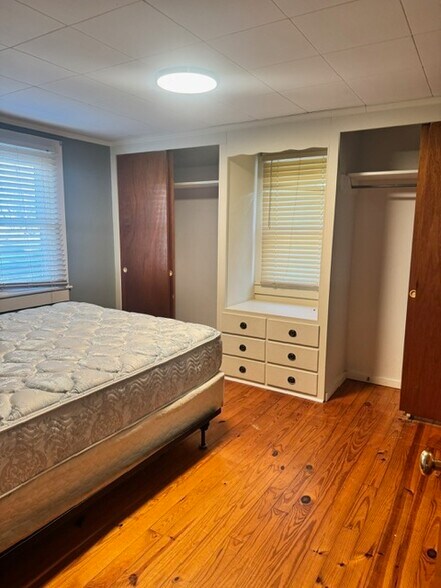 Building Photo - 31 Queen Rd