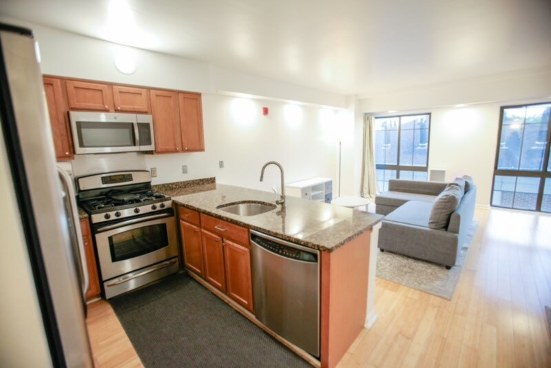 Primary Photo - 7915 Eastern Ave