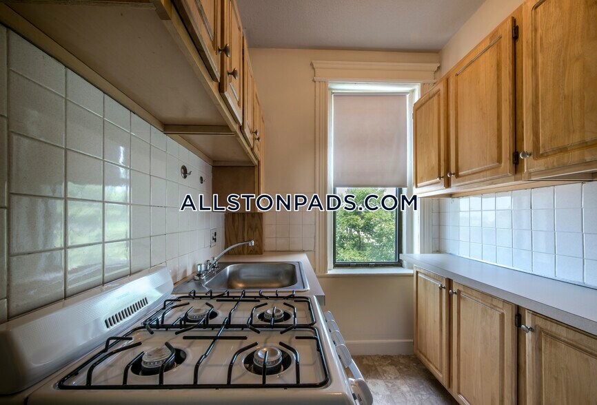 Primary Photo - 1160 Commonwealth Ave