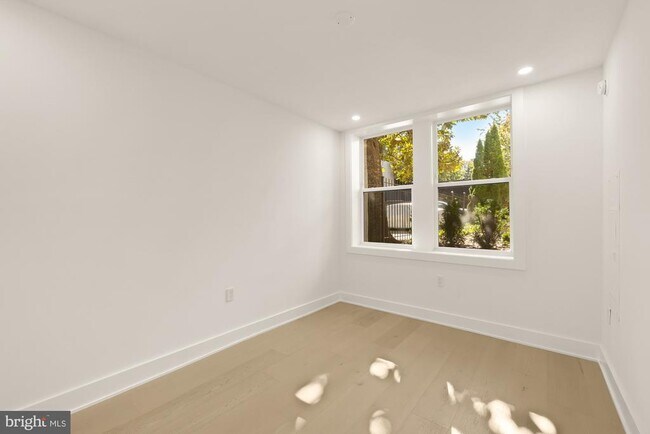 Building Photo - 2116 Kalorama Rd NW