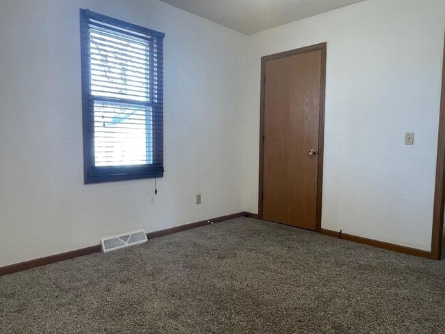 Building Photo - Modern 2 Bed / 1 Bath Home with Detached G...