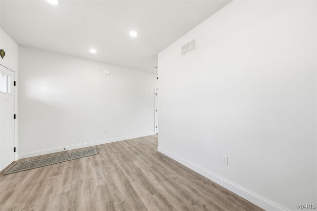 Building Photo - 106 Sommerset Ct