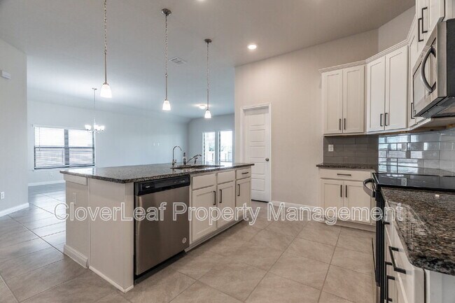 Building Photo - 405 Sika Way