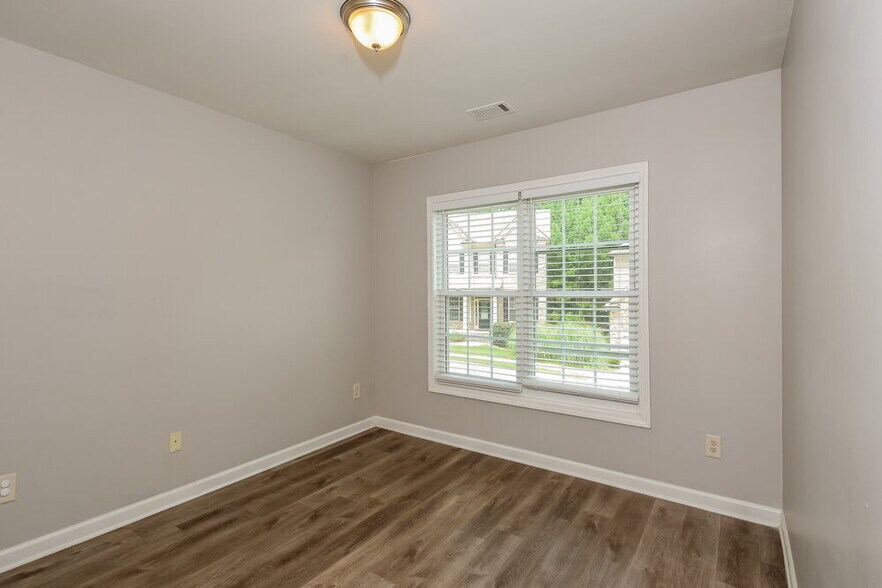 Building Photo - 6176 Mulberry Park Dr