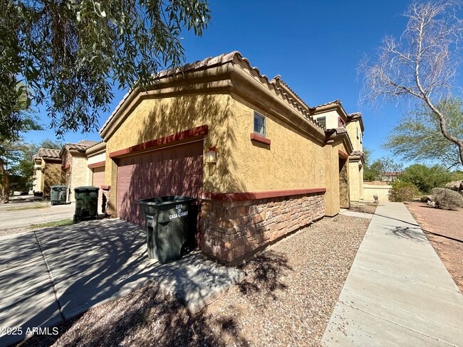 Building Photo - 1456 E 9th St