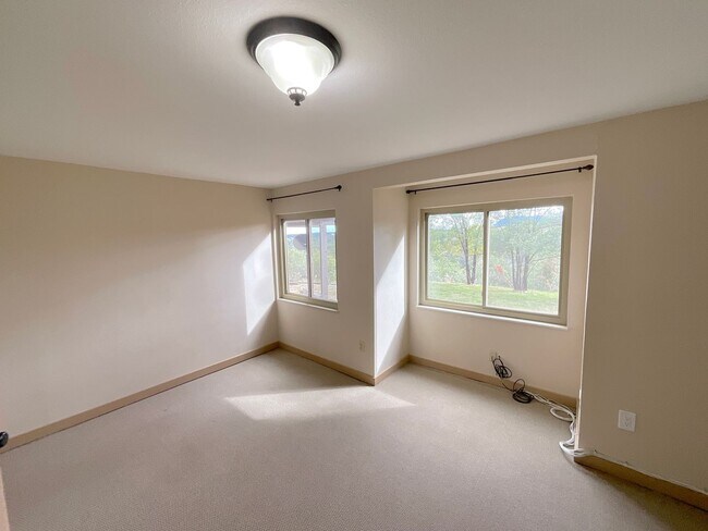 Building Photo - 5 Bedroom Home, 4.61 Acres, Available Near W Woodmen Rd & Westwood Rd!