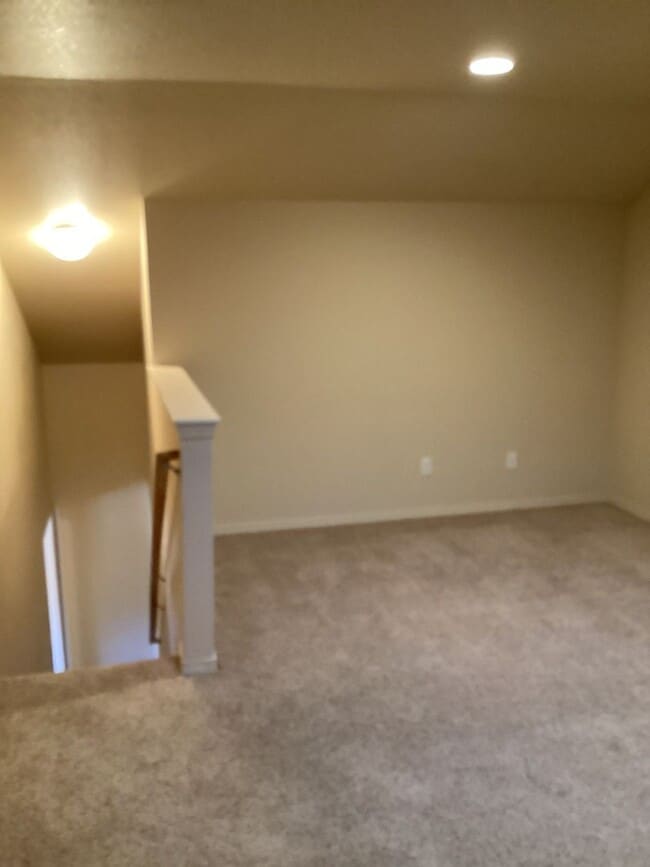 Building Photo - 1335-1335 NE Del Norte Ave