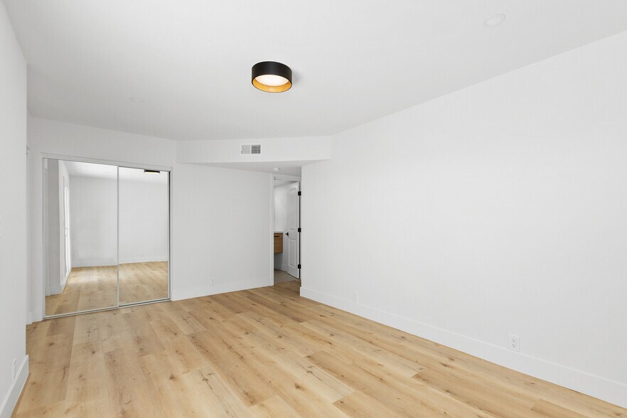 Building Photo - 700 Selma Pl