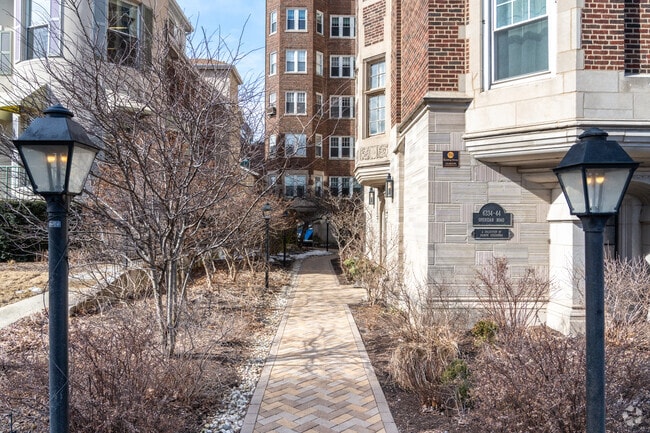 Entry - 6334-6344 N Sheridan Rd