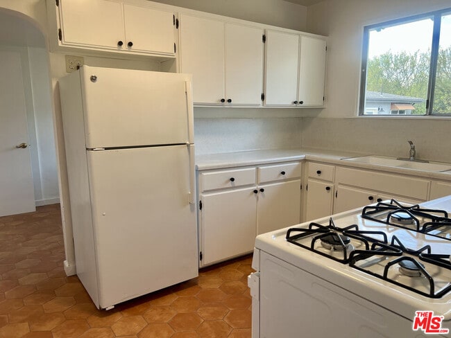 Building Photo - 4316 Perlita Ave