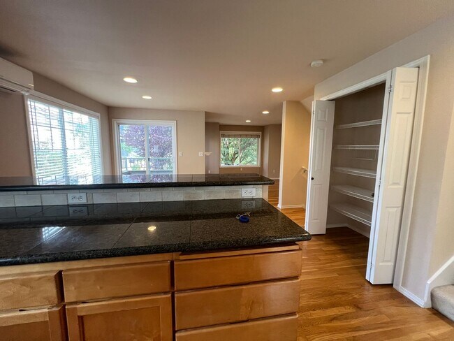 Building Photo - 3 Level Townhome in Seattle’s Ballard Neighborhood