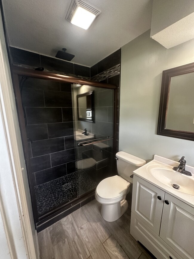 Building Photo - 9911 Parkview Ave