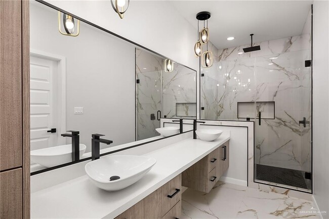 Building Photo - 17 Salamanca St