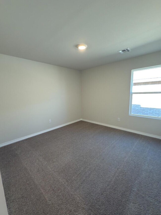 Building Photo - 2924 Firefly Dr