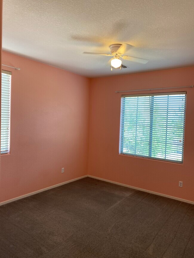 Building Photo - 18686 E Mockingbird Dr