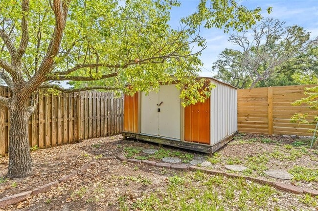 Building Photo - 1023 W Ohio Ave