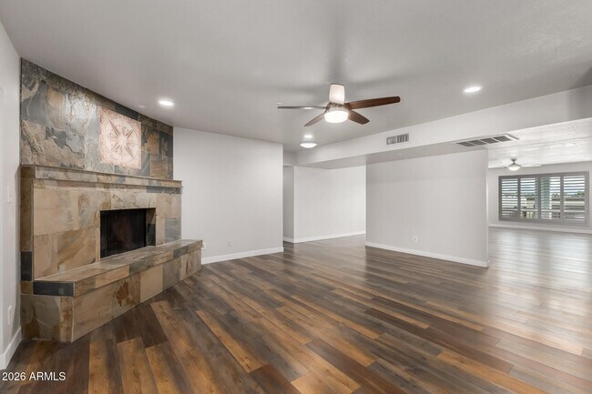 Building Photo - 15014 N 20th St