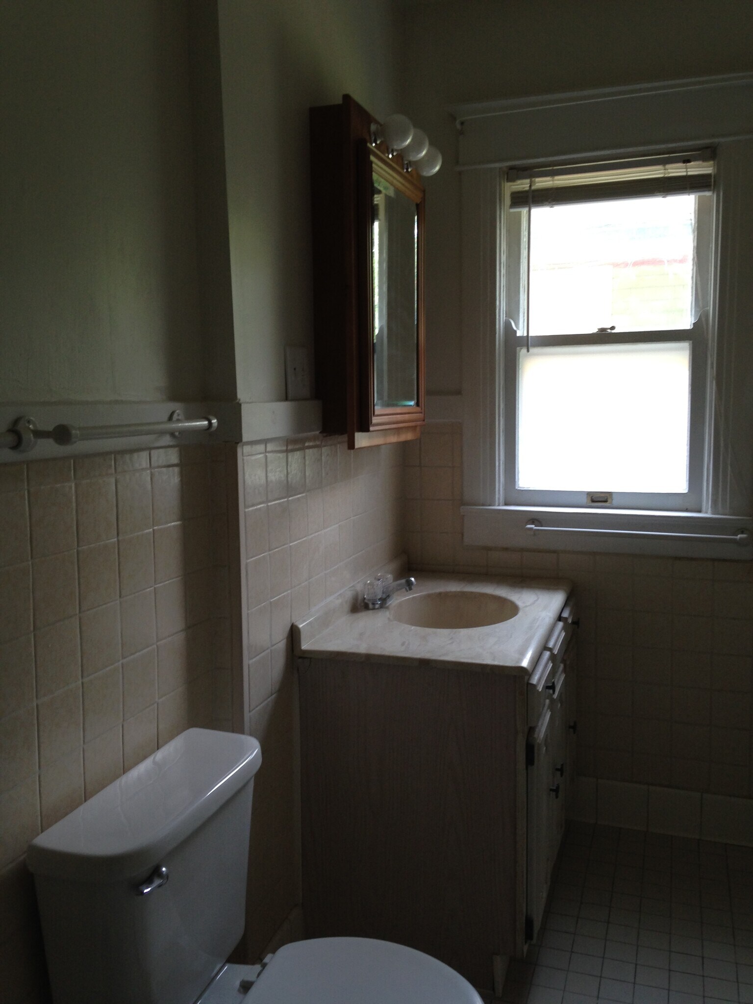 Bath - 1419 S Lowell Ave