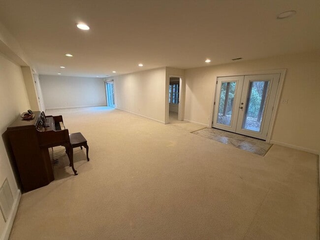 Building Photo - 20360 Stillhouse Branch Pl