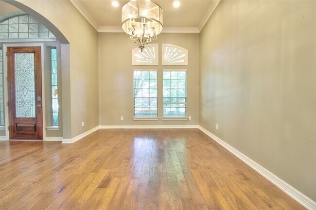 Building Photo - 10 Spotted Lily Way
