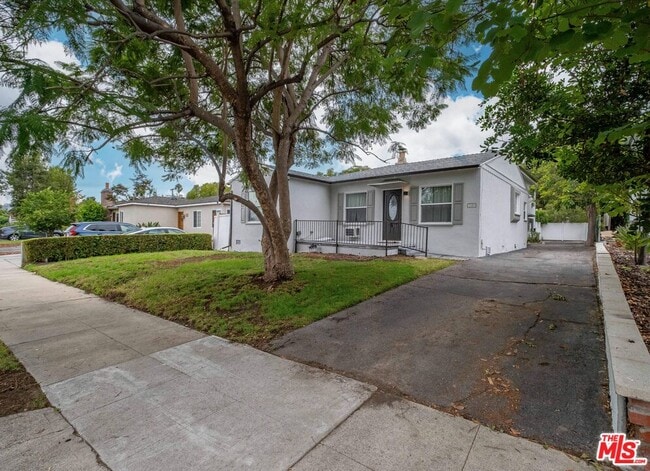 Building Photo - 5529 Cartwright Ave