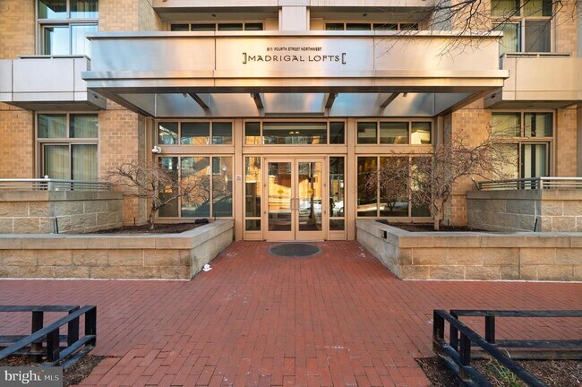 Building Photo - 811 4th St NW