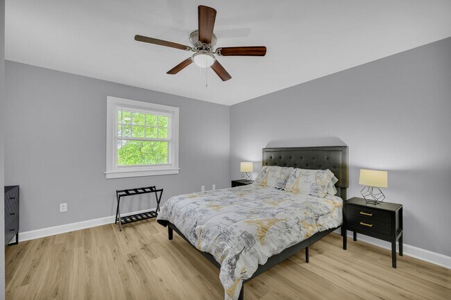 Building Photo - 290 Appleby Dr