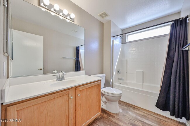 Building Photo - 13337 W Cottonwood St