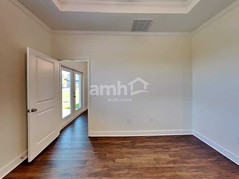 Building Photo - 2105 Saffron Walden Dr