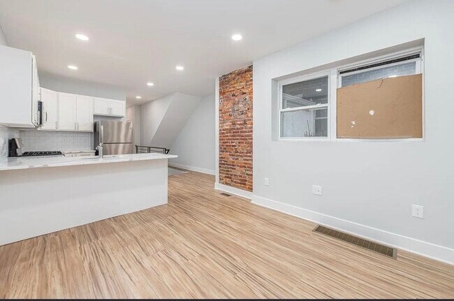 Building Photo - 2031 S 19th St