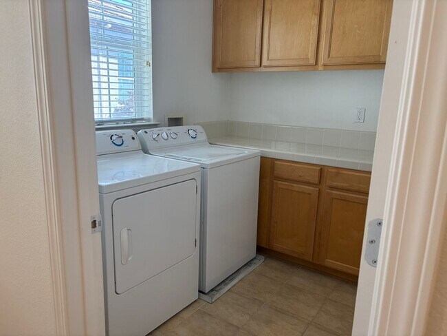 Building Photo - Spacious 4 bed/3 bath home in San Ramon