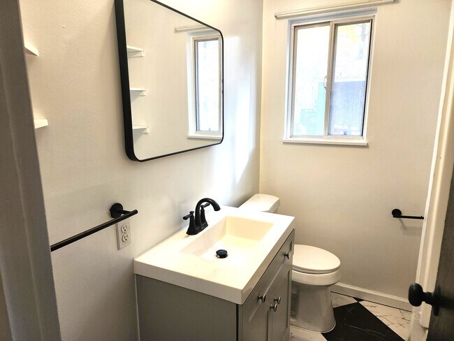 Building Photo - 3886 N West River Rd