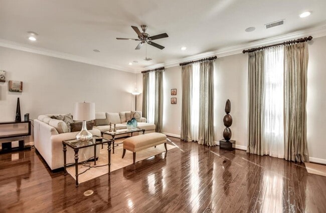 Building Photo - 12265 Oxford Cres Cir