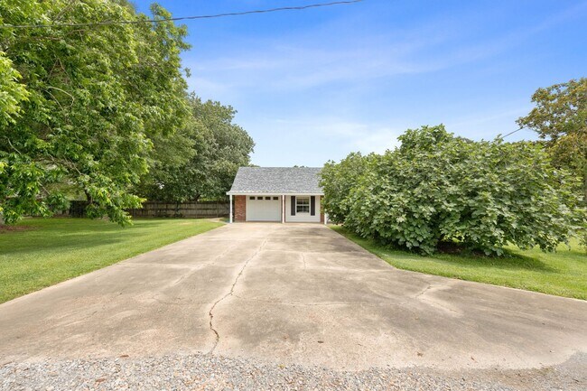 Building Photo - 1026 1/2 S Morgan Avenue