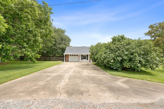 Building Photo - 1026 S Morgan Ave