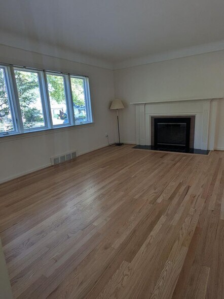 Building Photo - 2152 Pembroke Rd