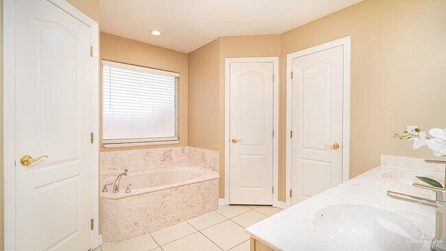 Building Photo - 19 Buffalo Ave