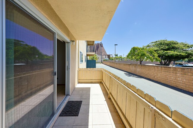 Building Photo - Spacious 2-Bed, 2-Bath Condo in Prime Nort...