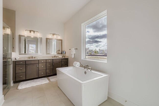 Building Photo - Resort-Style Furnished Lakefront Living in SilverLeaf | 100” Theater & Golf Cart Included