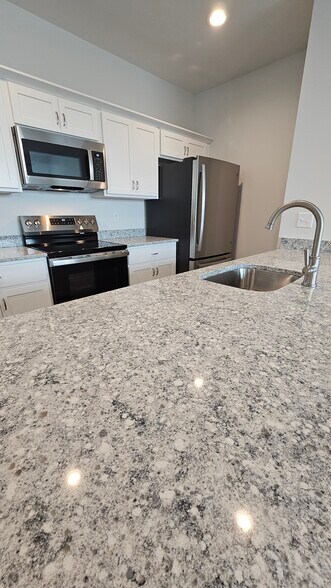 Building Photo - 61 N Conifer Dr