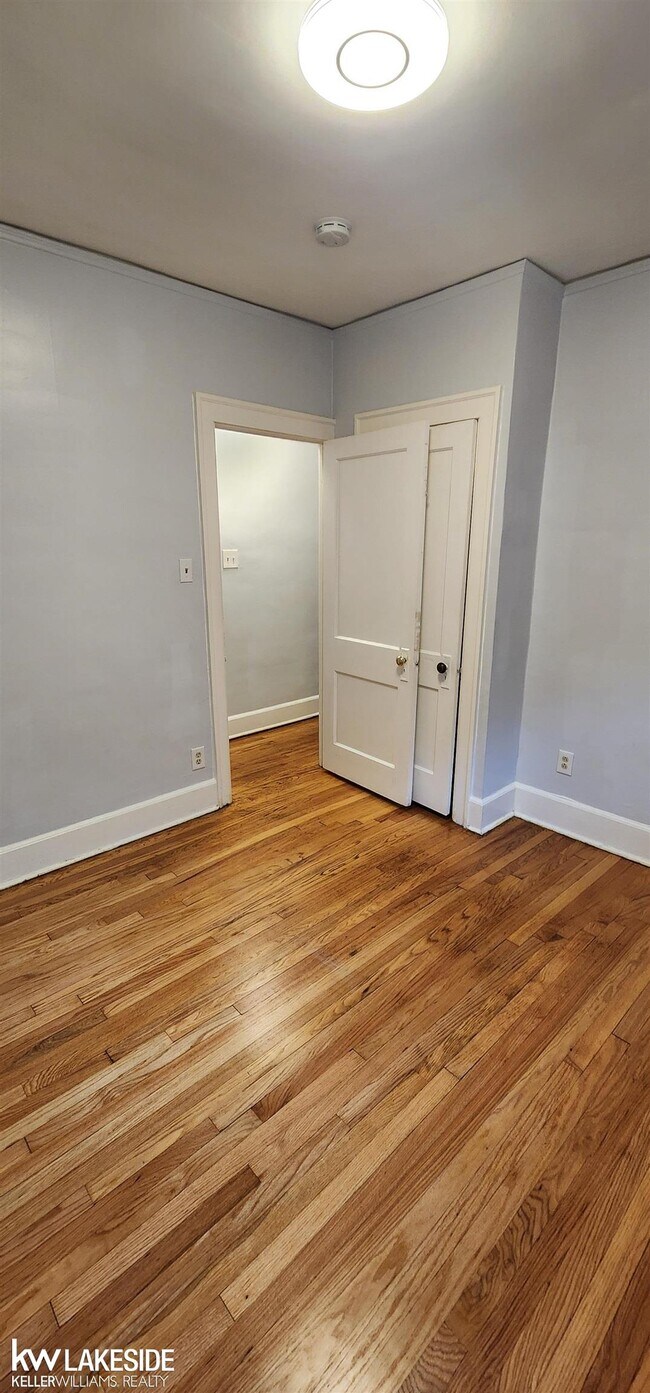 Building Photo - 914 Beaconsfield Ave