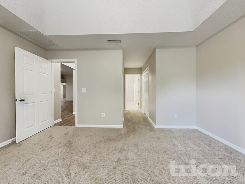 Building Photo - 13730 Fish Eagle Dr W